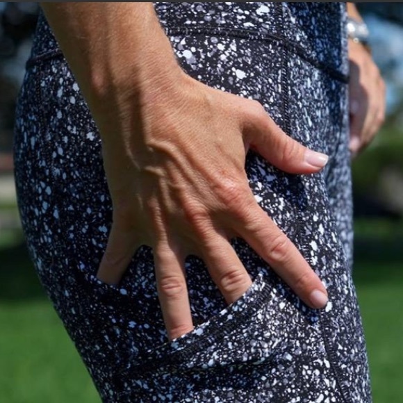 Lululemon Outrun 17" Crop Leggings size 6 - Picture 10 of 12